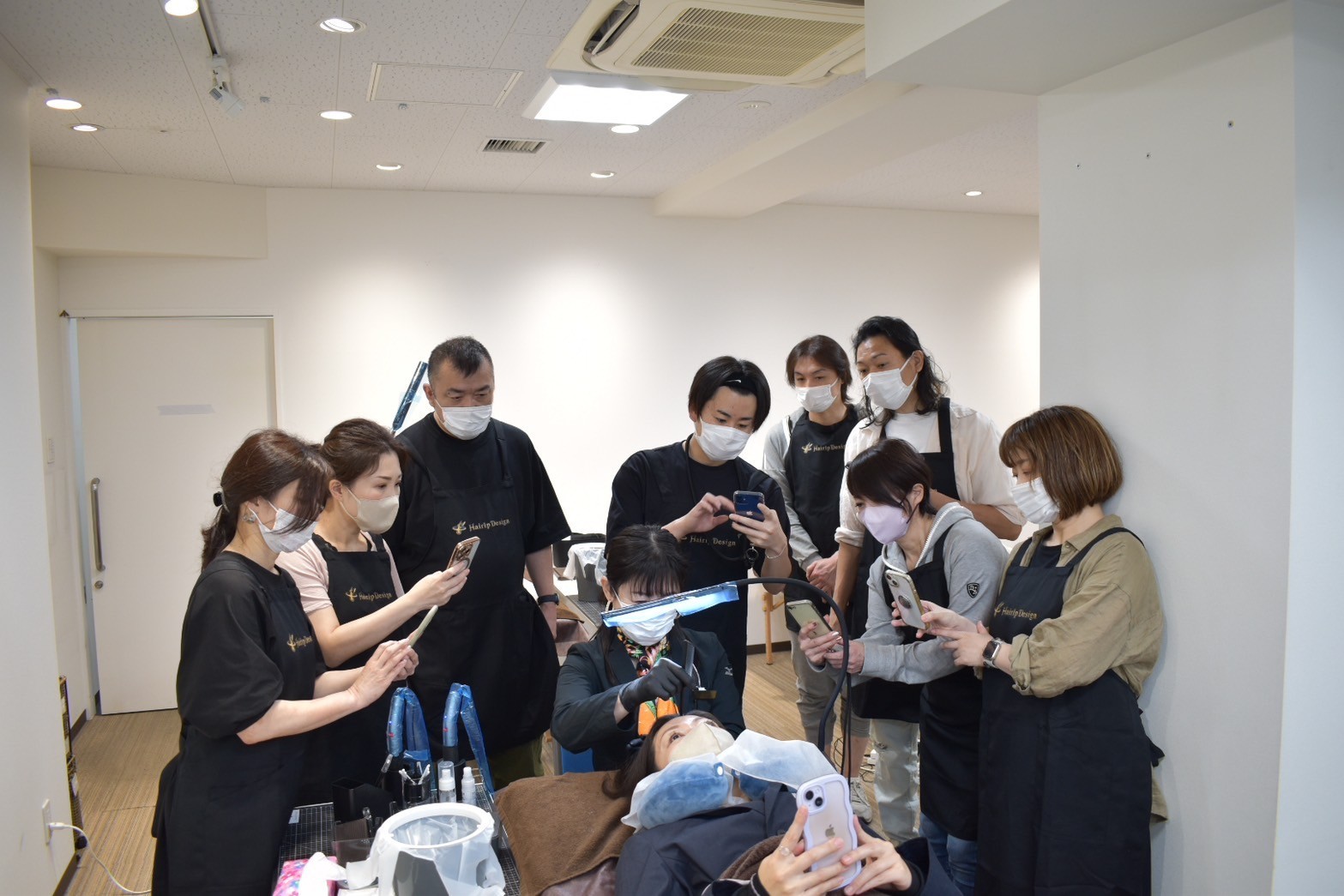 講師の実演を学ぶ受講生の皆様